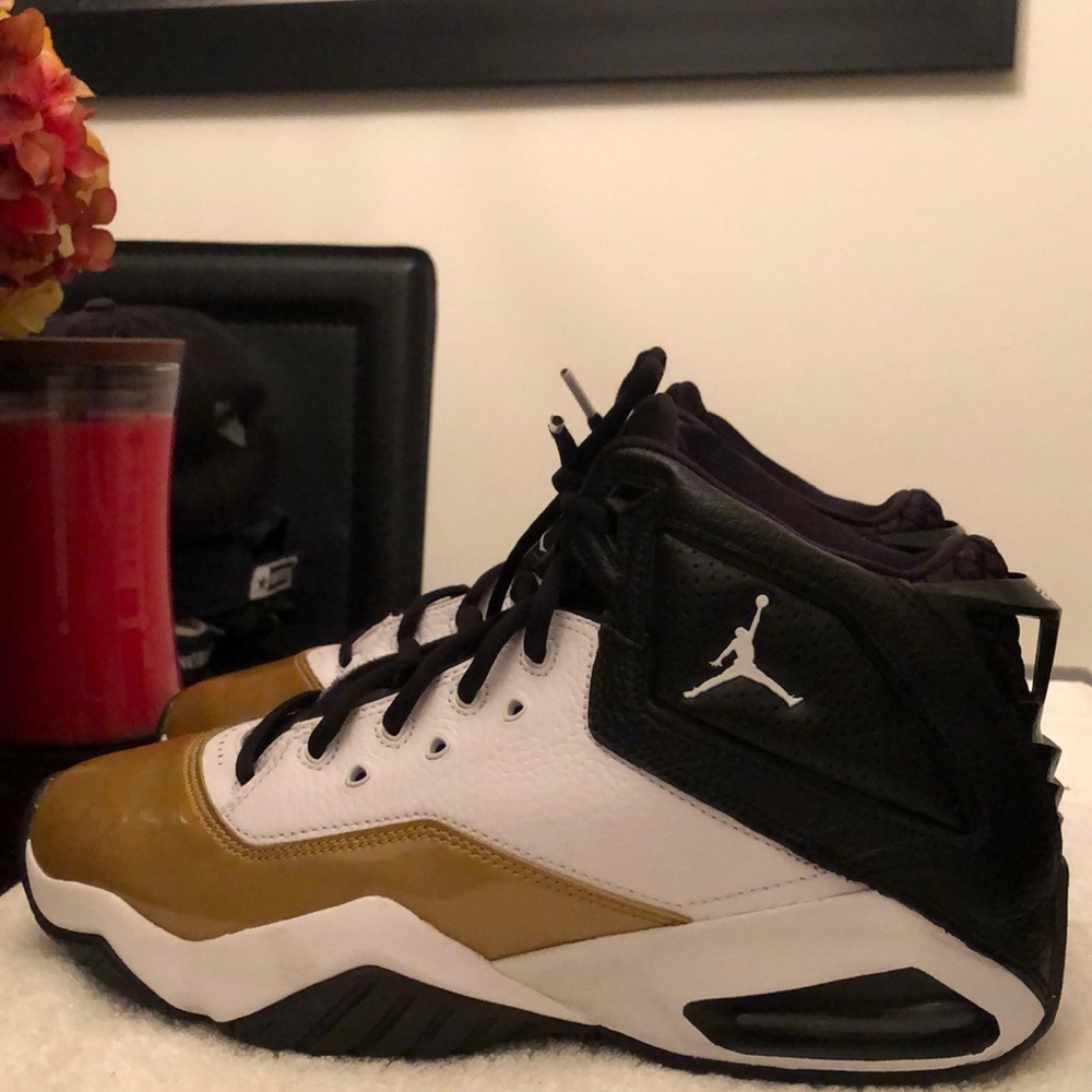 jordan black gold white